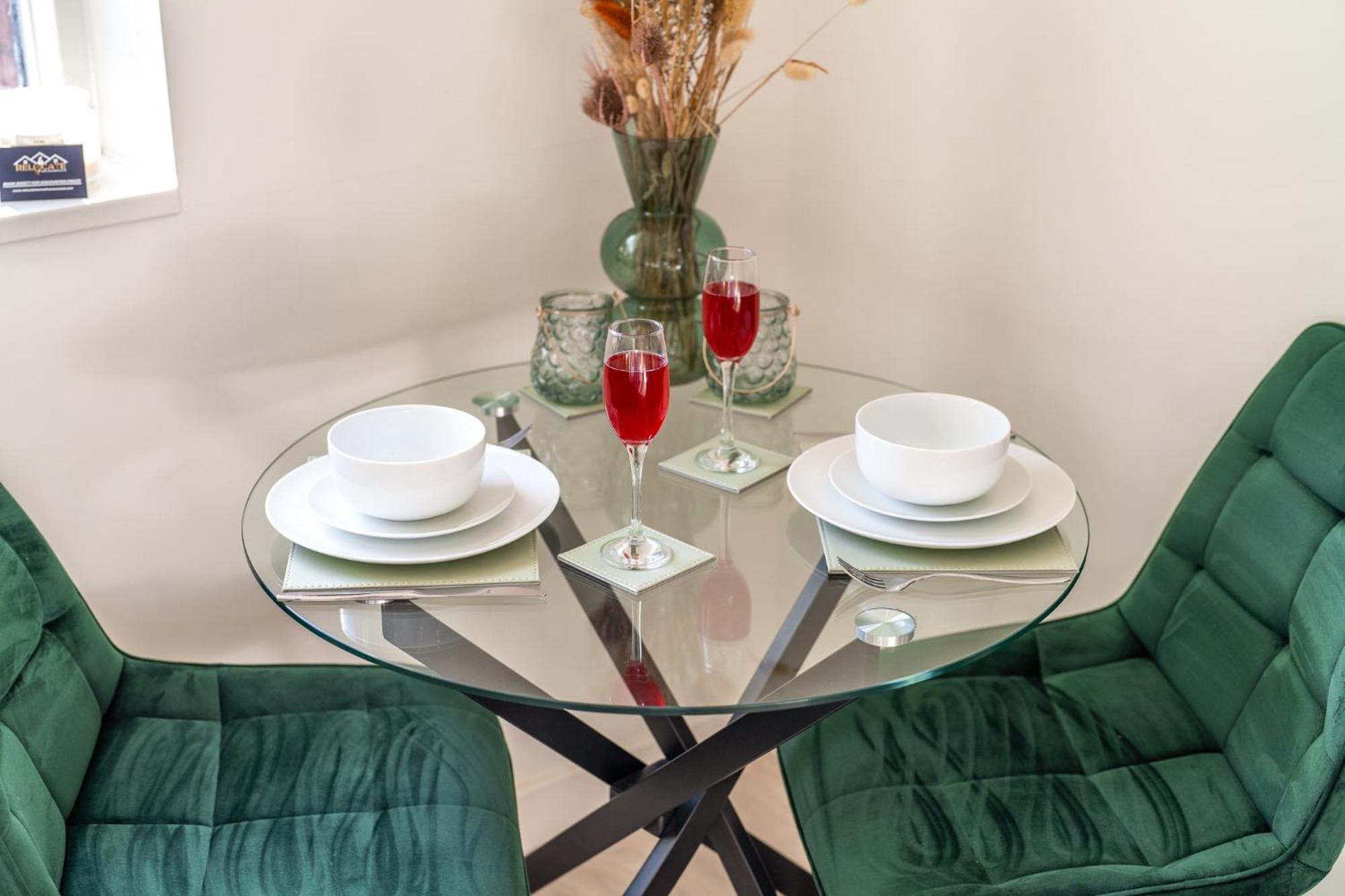 Luxury 1 Bedroom Serviced Apartment With Roof Terrace & Gym สตีเวนิจ ภายนอก รูปภาพ