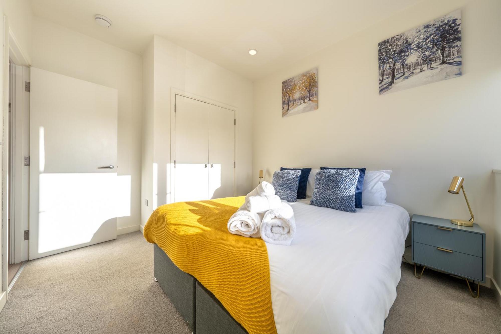 Luxury 1 Bedroom Serviced Apartment With Roof Terrace & Gym สตีเวนิจ ภายนอก รูปภาพ