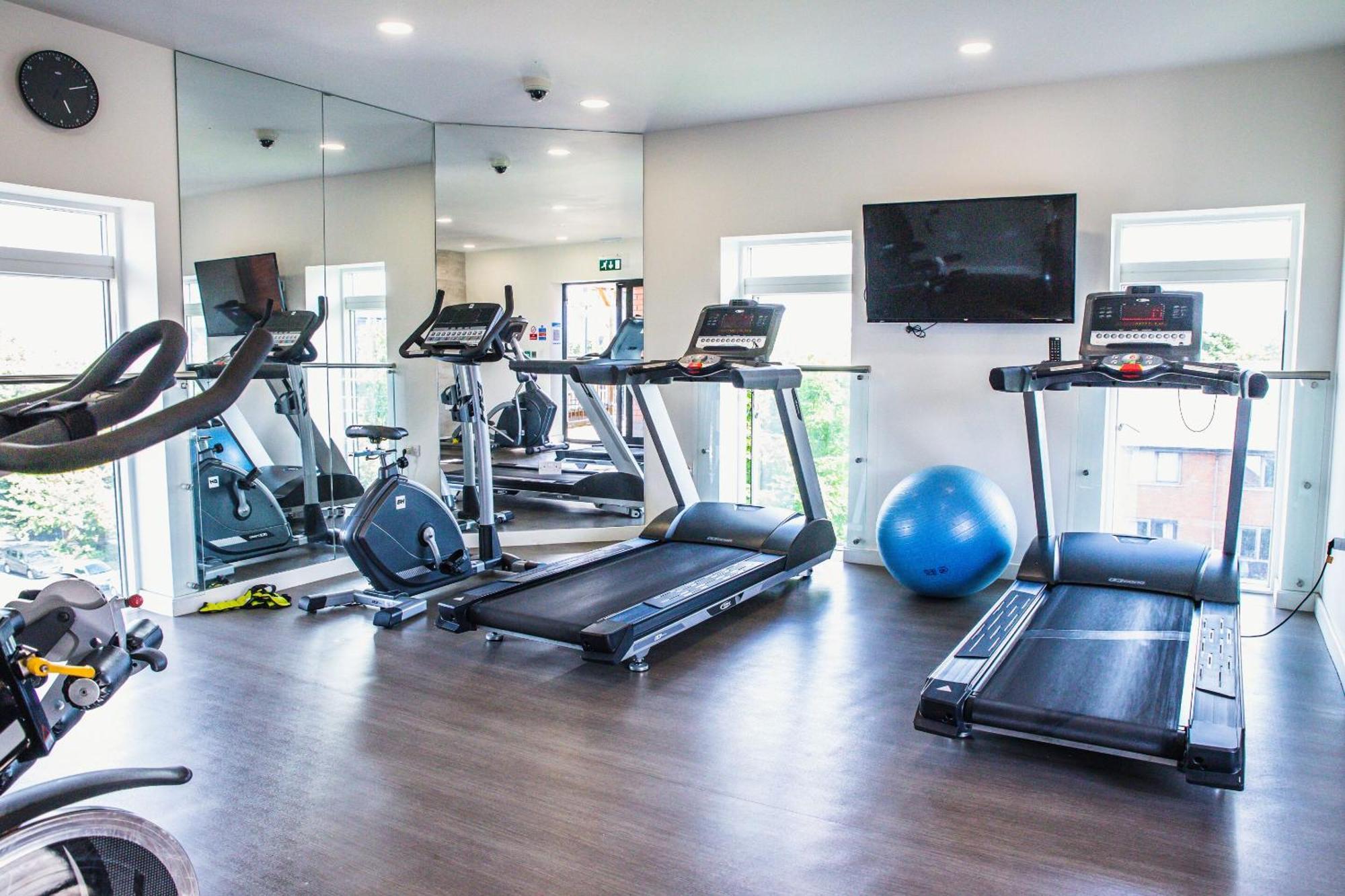 Luxury 1 Bedroom Serviced Apartment With Roof Terrace & Gym สตีเวนิจ ภายนอก รูปภาพ