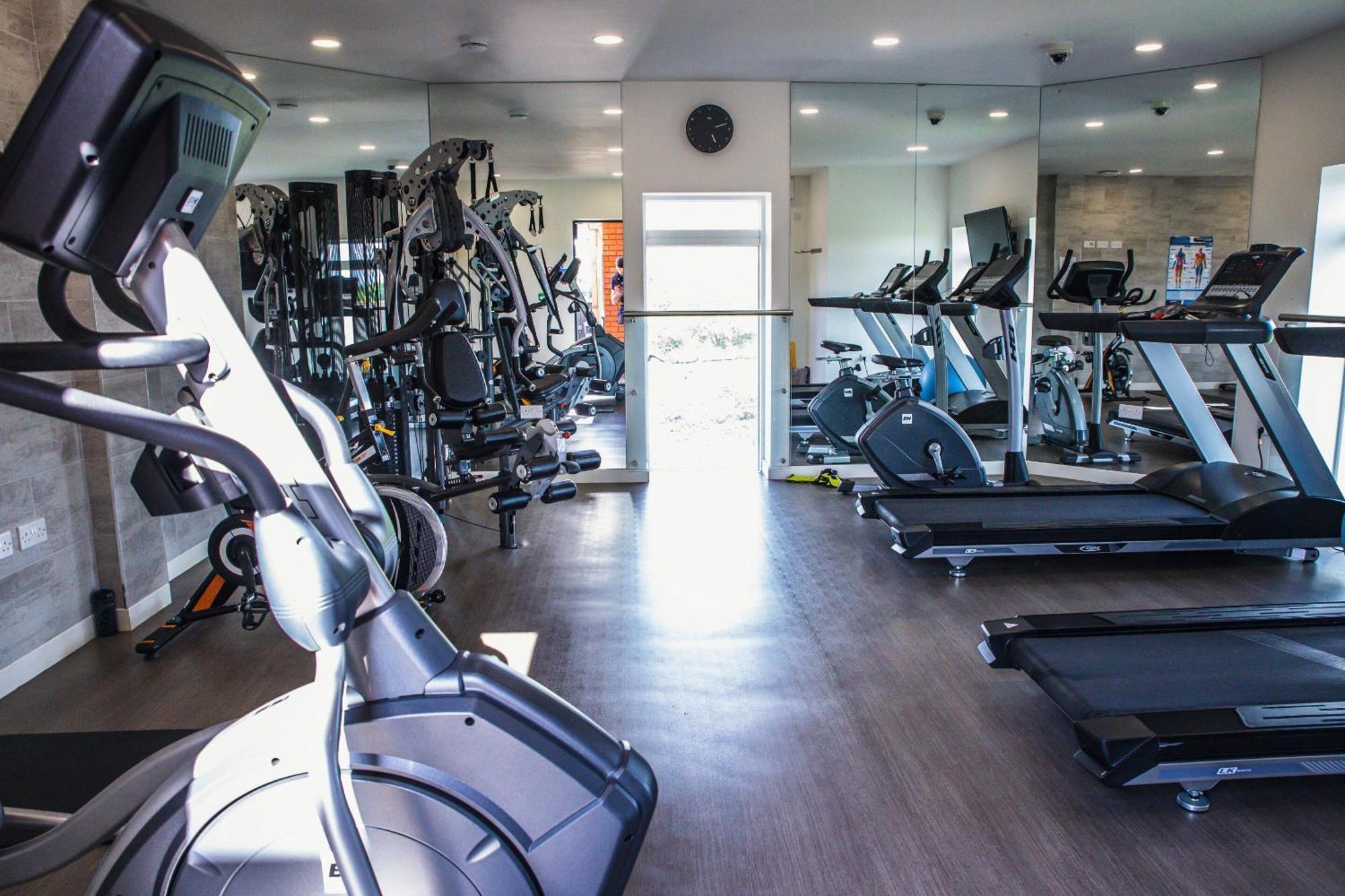 Luxury 1 Bedroom Serviced Apartment With Roof Terrace & Gym สตีเวนิจ ภายนอก รูปภาพ