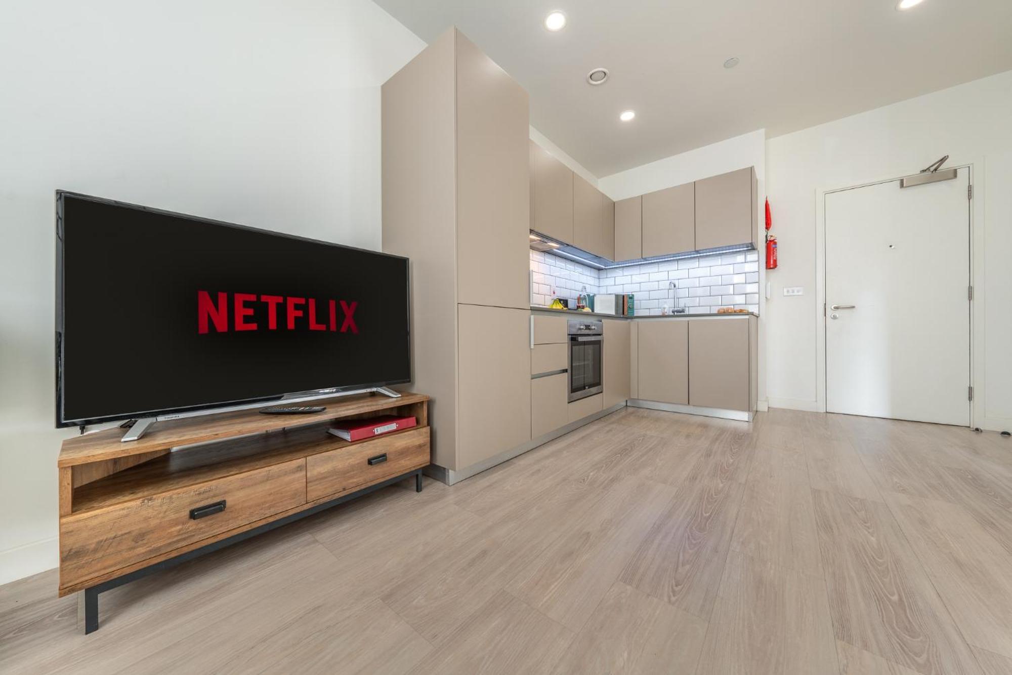 Luxury 1 Bedroom Serviced Apartment With Roof Terrace & Gym สตีเวนิจ ภายนอก รูปภาพ