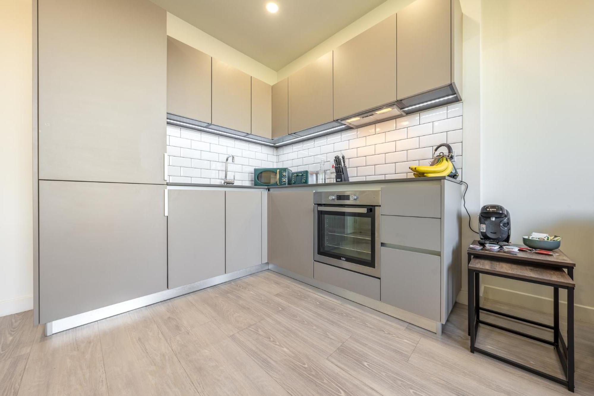 Luxury 1 Bedroom Serviced Apartment With Roof Terrace & Gym สตีเวนิจ ภายนอก รูปภาพ