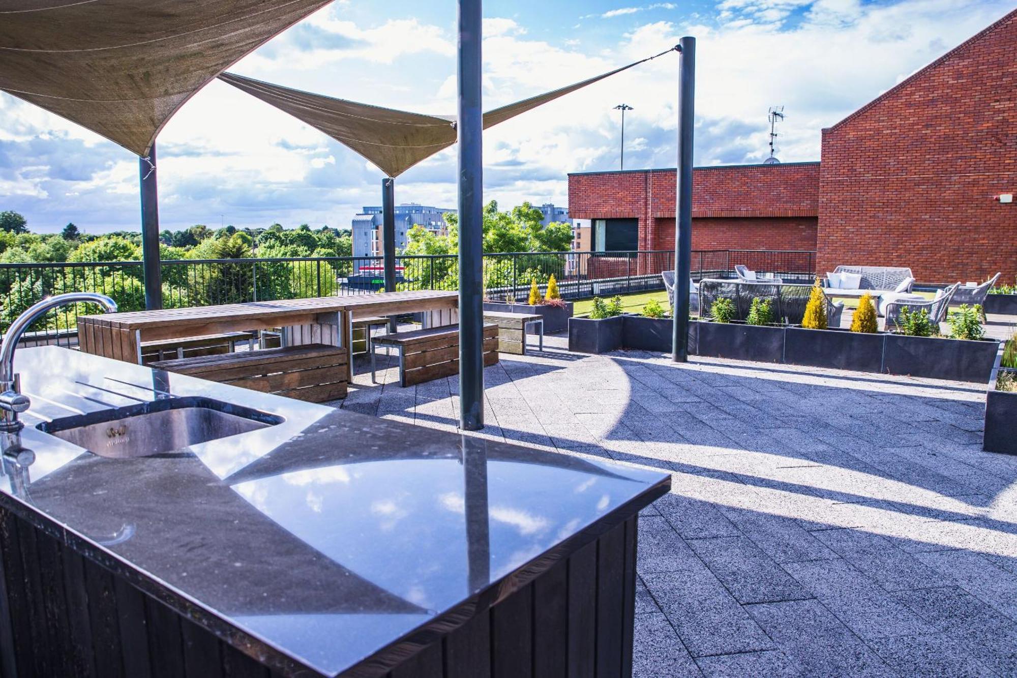 Luxury 1 Bedroom Serviced Apartment With Roof Terrace & Gym สตีเวนิจ ภายนอก รูปภาพ