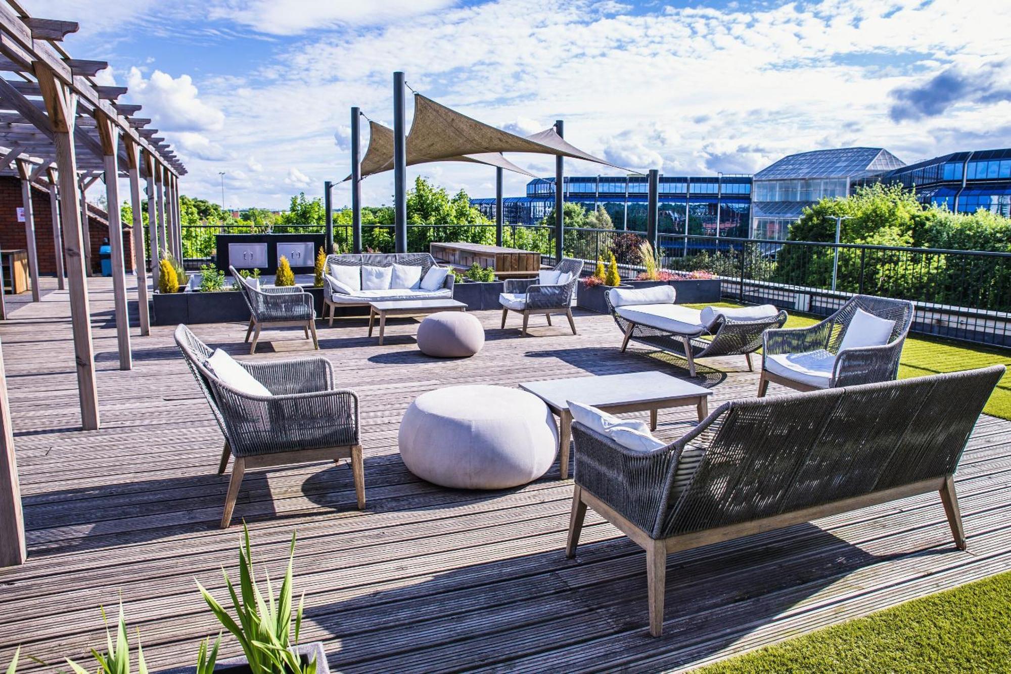 Luxury 1 Bedroom Serviced Apartment With Roof Terrace & Gym สตีเวนิจ ภายนอก รูปภาพ