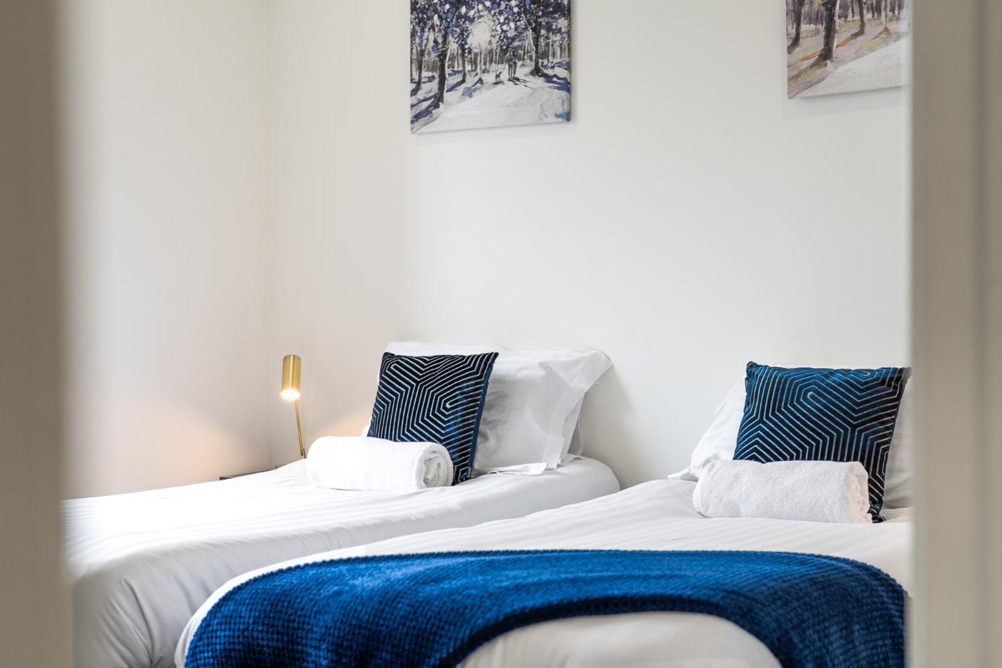 Luxury 1 Bedroom Serviced Apartment With Roof Terrace & Gym สตีเวนิจ ภายนอก รูปภาพ