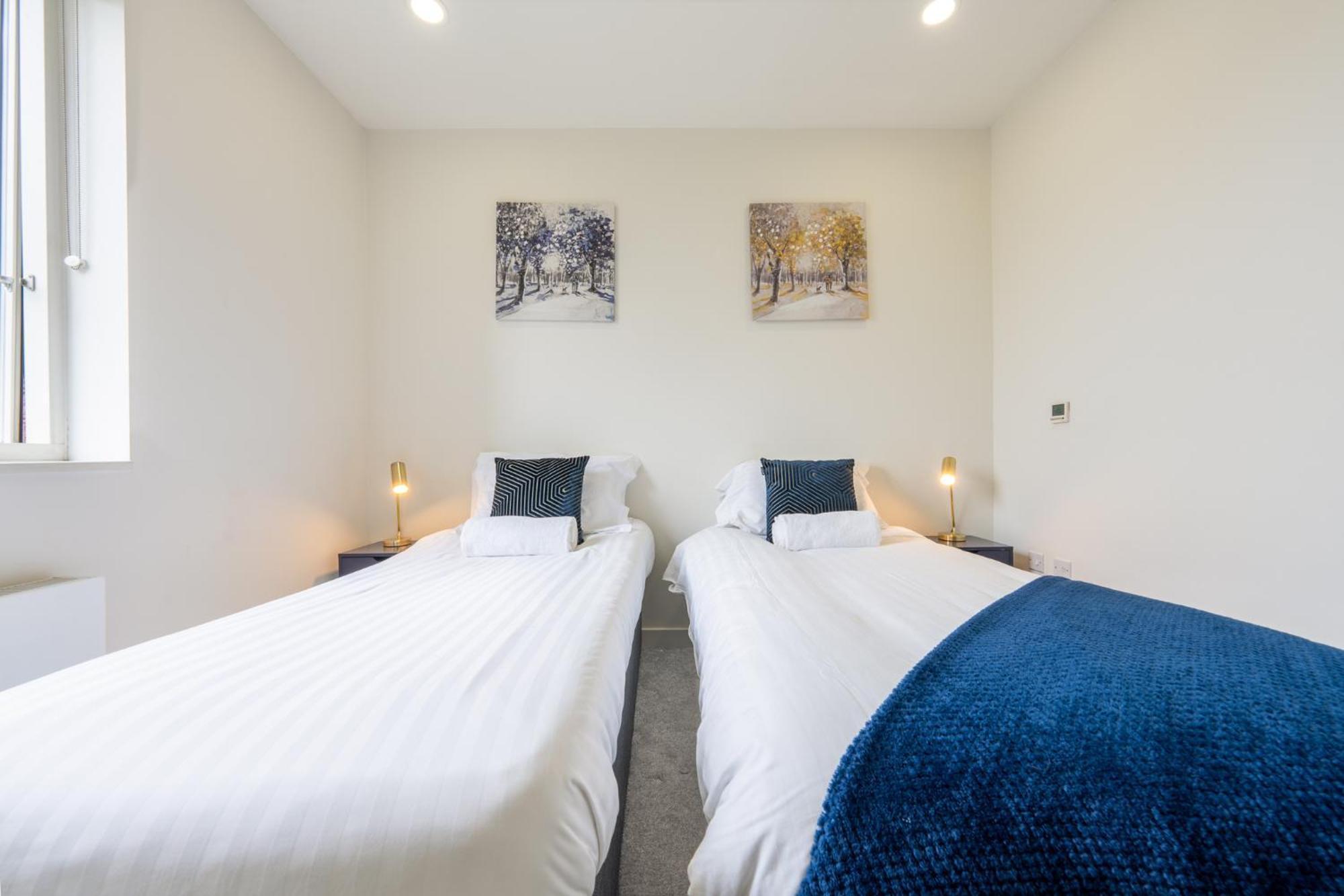 Luxury 1 Bedroom Serviced Apartment With Roof Terrace & Gym สตีเวนิจ ภายนอก รูปภาพ