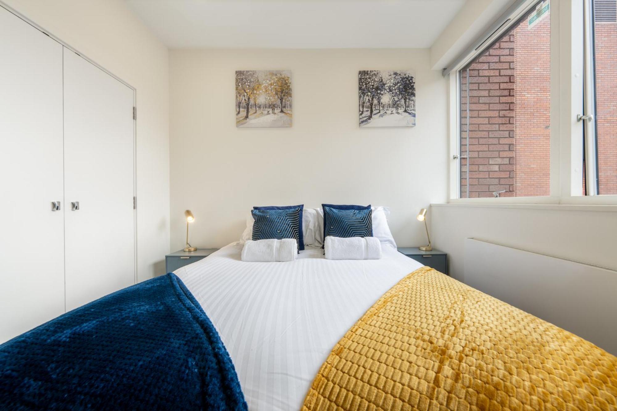 Luxury 1 Bedroom Serviced Apartment With Roof Terrace & Gym สตีเวนิจ ภายนอก รูปภาพ