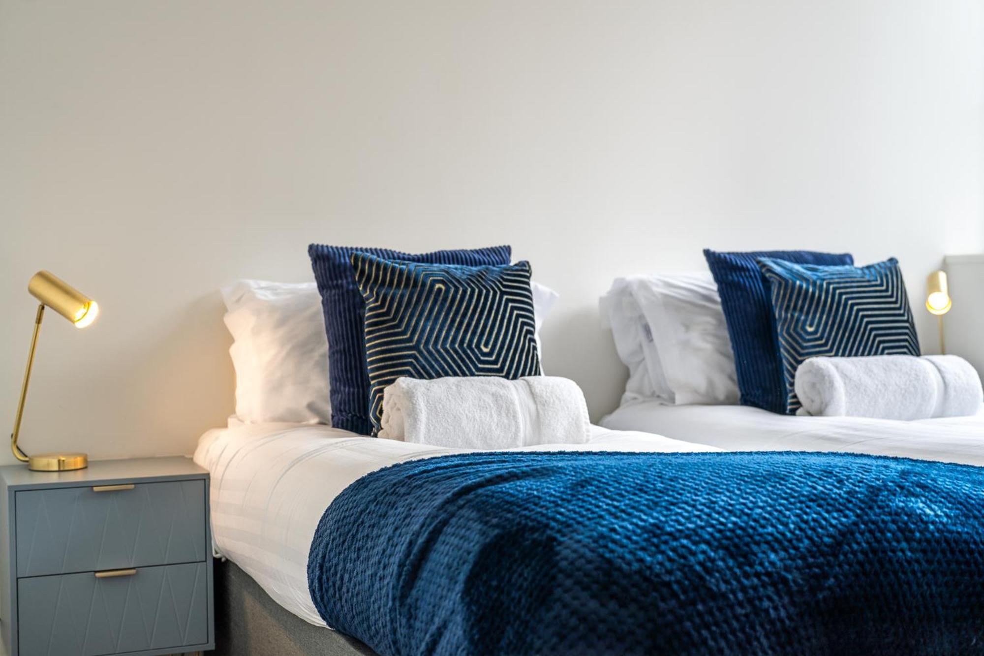 Luxury 1 Bedroom Serviced Apartment With Roof Terrace & Gym สตีเวนิจ ภายนอก รูปภาพ