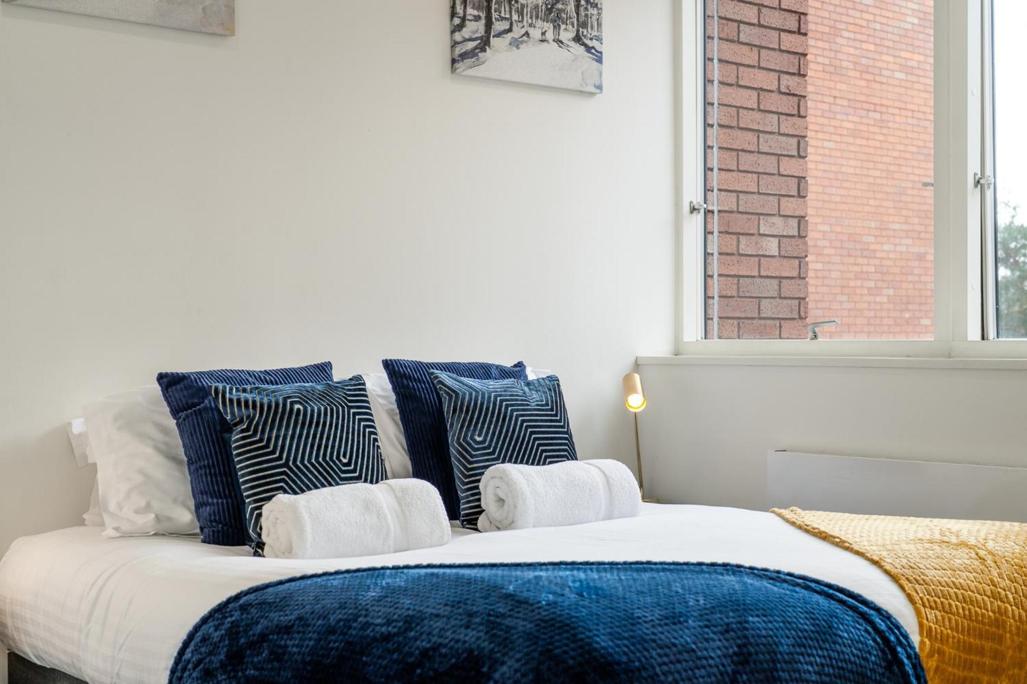 Luxury 1 Bedroom Serviced Apartment With Roof Terrace & Gym สตีเวนิจ ภายนอก รูปภาพ