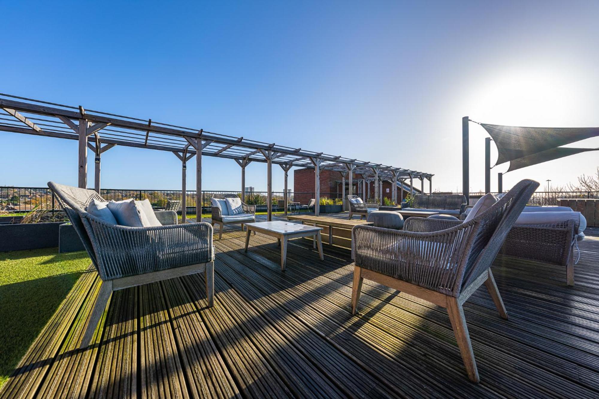 Luxury 1 Bedroom Serviced Apartment With Roof Terrace & Gym สตีเวนิจ ภายนอก รูปภาพ